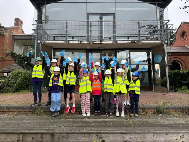 Pic Niwaterbrightsparkssummerschemeatbelfastwastewaterheritagecentresnacks