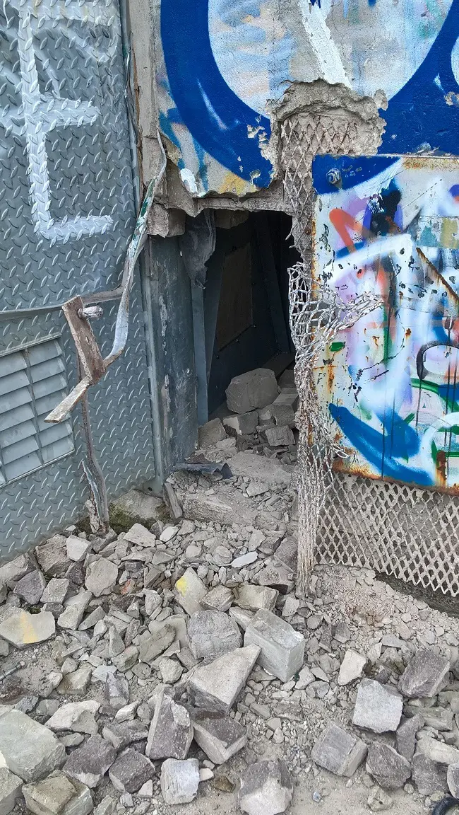 Poleglassvandalism Thumb