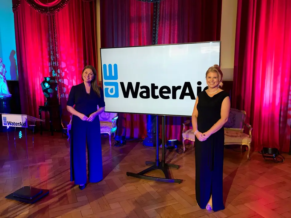 Sarahtraverssaravenningwateraidball
