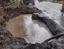 Pic Niwaterrepaira1hillsboroughroundaboutlaneclosure6.12.2023