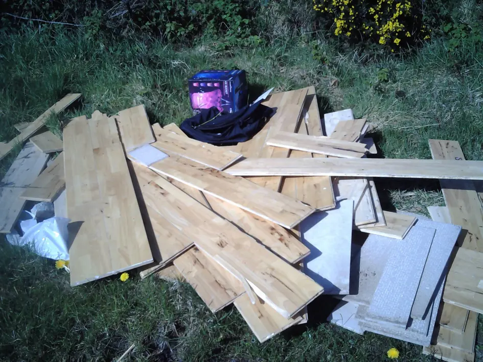 Fly Tipping Brigh Service Reservoir1